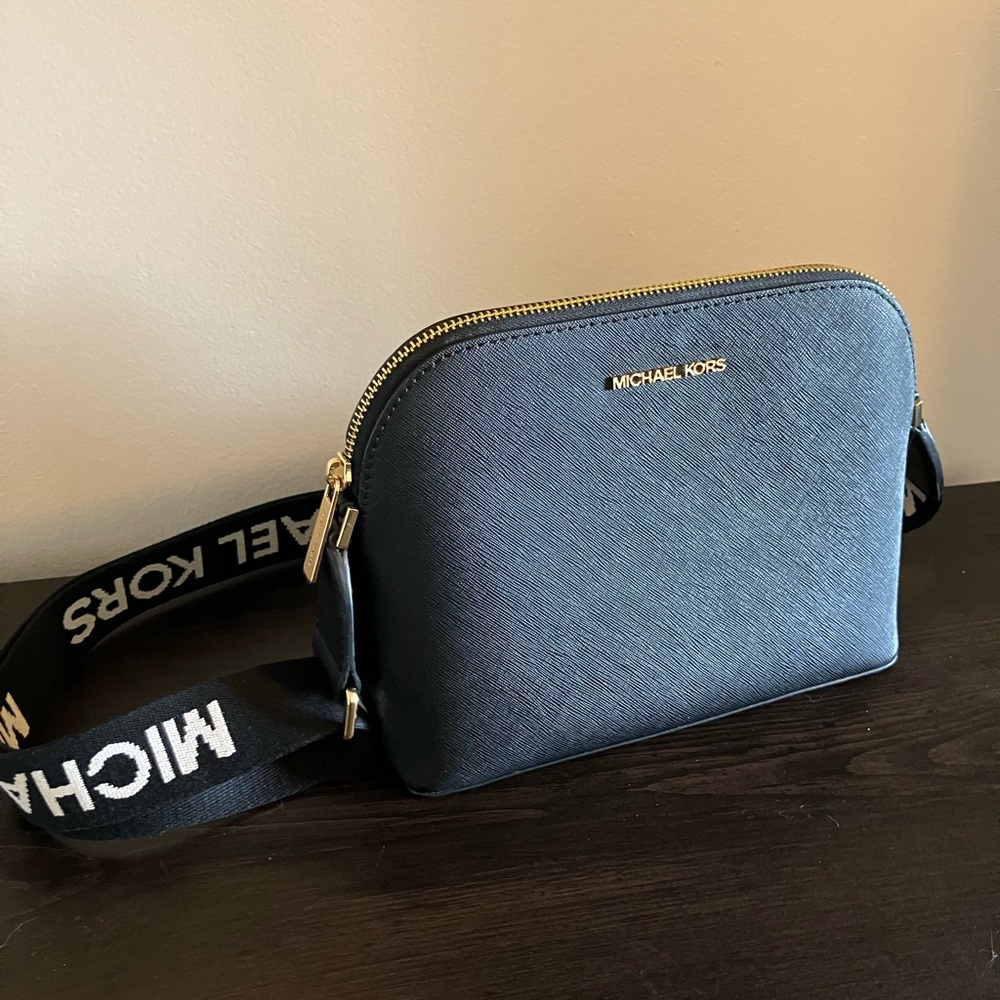 Michael Kors Cindy Crossbody in Black 🖤